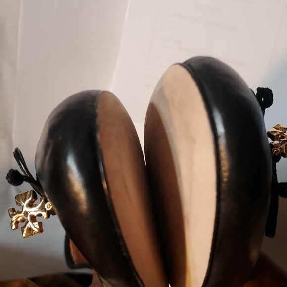 Tory Burch Flats. - Picture 9 of 16